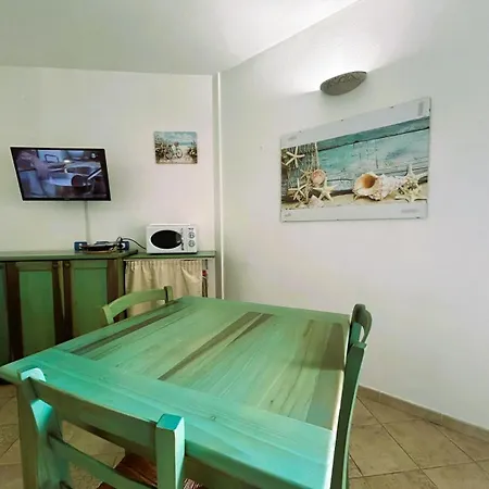 Casa Gardenia Vicino Alle Spiagge Di Caprera Con Balcone E Parcheggio Appartement