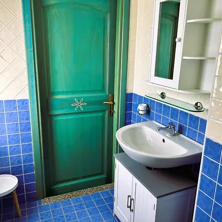 Casa Gardenia Vicino Alle Spiagge Di Caprera Con Balcone E Parcheggio