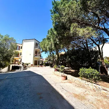 Casa Gardenia Vicino Alle Spiagge Di Caprera Con Balcone E Parcheggio Appartement
